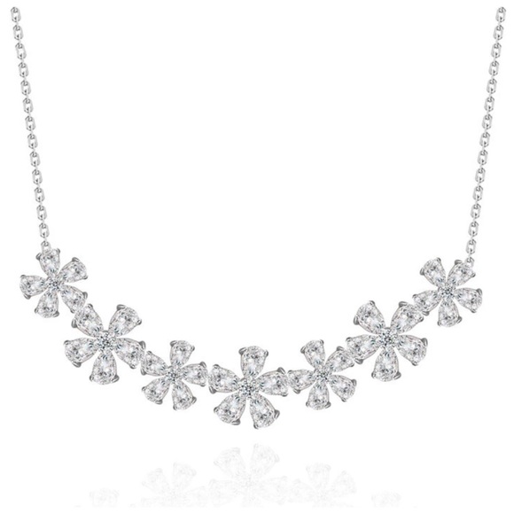 Swarovski Crystals The Kesia Flower Necklace - Picture 1 of 5